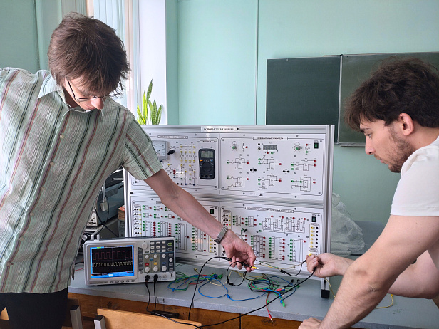 Учебный стенд «Основы электроники ОЭ-М4-НР» на МГУ им. А.А.Кулешова