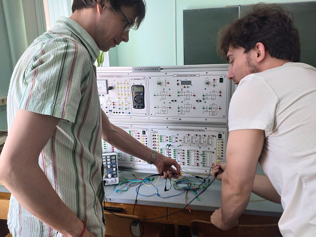 Учебный стенд «Основы электроники ОЭ-М4-НР» на МГУ им. А.А.Кулешова