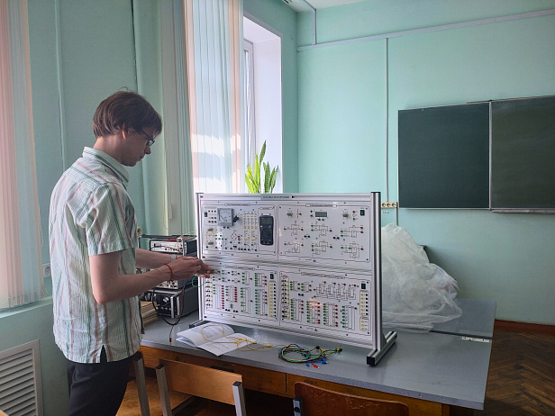 Учебный стенд «Основы электроники ОЭ-М4-НР» на МГУ им. А.А.Кулешова